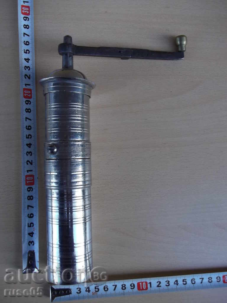 Auction Grinder for pepper milling and others. bronze old - 1 Auction Grinder for pepper milling and others. bronze old - 1