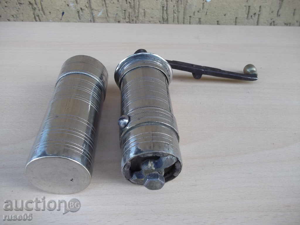Delivery of Grinder for pepper milling and others. bronze old - 1 Delivery of Grinder for pepper milling and others. bronze old - 1