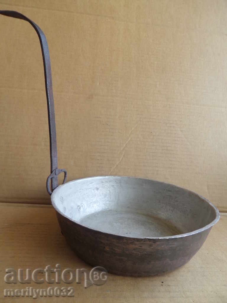 An old copper pan, a baker, a tray, a copper pot with price 89.50 BGN | € 45.76 An old copper pan, a baker, a tray, a copper pot with price 89.50 BGN | € 45.76