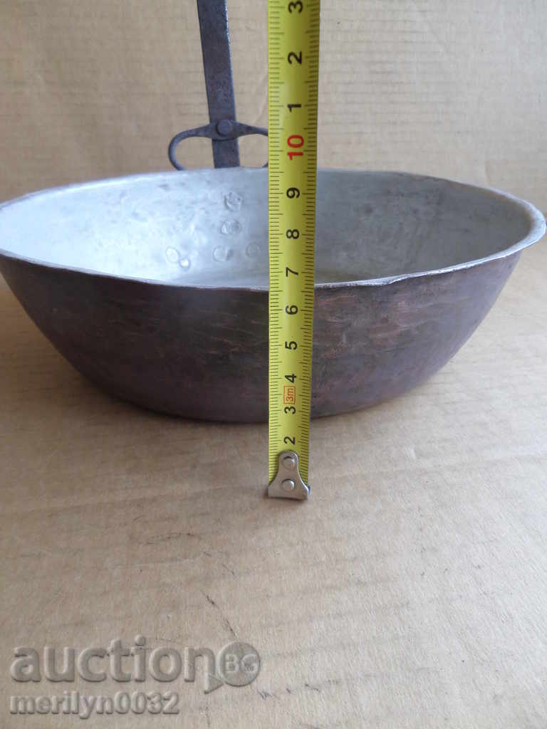 Delivery of An old copper pan, a baker, a tray, a copper pot Delivery of An old copper pan, a baker, a tray, a copper pot