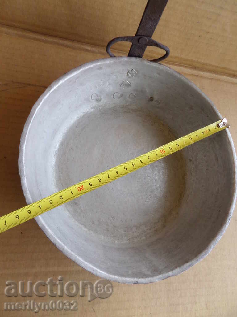 An old copper pan, a baker, a tray, a copper pot - 5 An old copper pan, a baker, a tray, a copper pot - 5