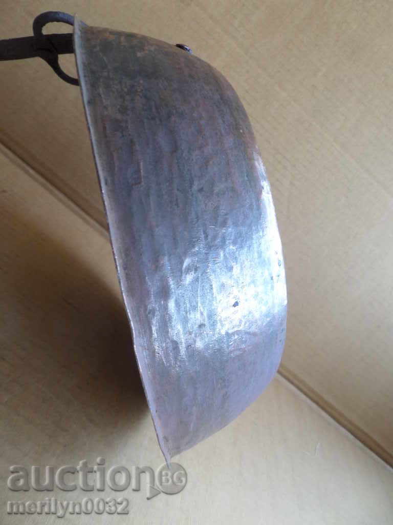 An old copper pan, a baker, a tray, a copper pot - 6 An old copper pan, a baker, a tray, a copper pot - 6