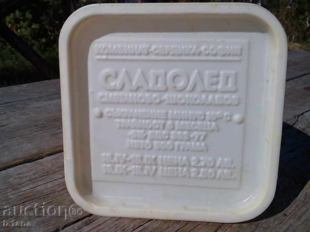 Delivery of Ice cream box, packaging Delivery of Ice cream box, packaging