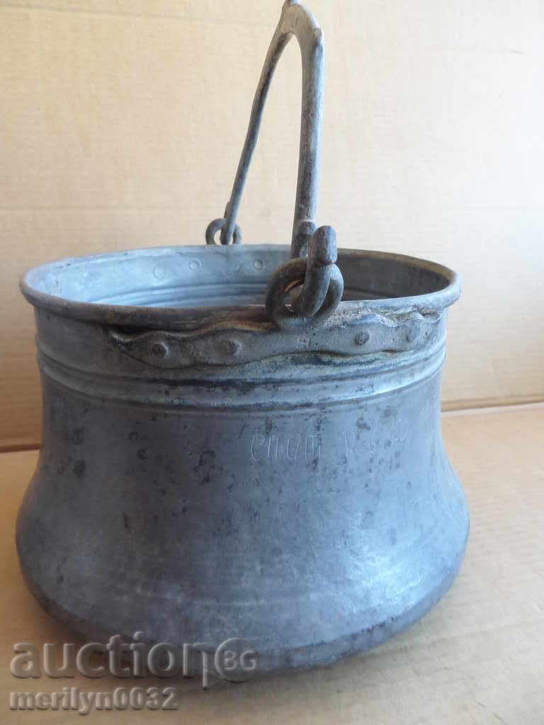 An old copper boiler, a pot, a malt, a baker with price 76.00 BGN | € 38.86 An old copper boiler, a pot, a malt, a baker with price 76.00 BGN | € 38.86