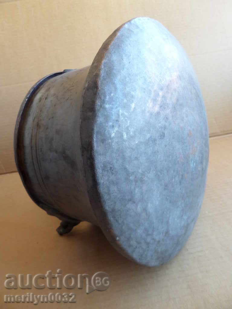 Delivery of An old copper boiler, a pot, a malt, a baker Delivery of An old copper boiler, a pot, a malt, a baker