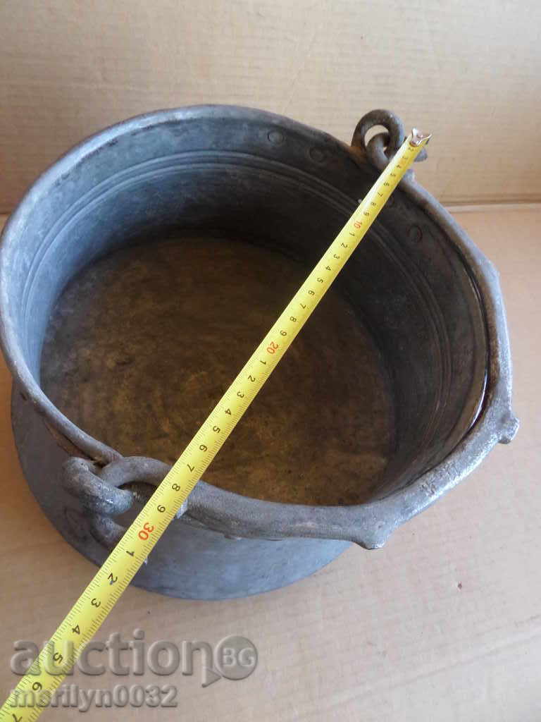 An old copper boiler, a pot, a malt, a baker - 5 An old copper boiler, a pot, a malt, a baker - 5