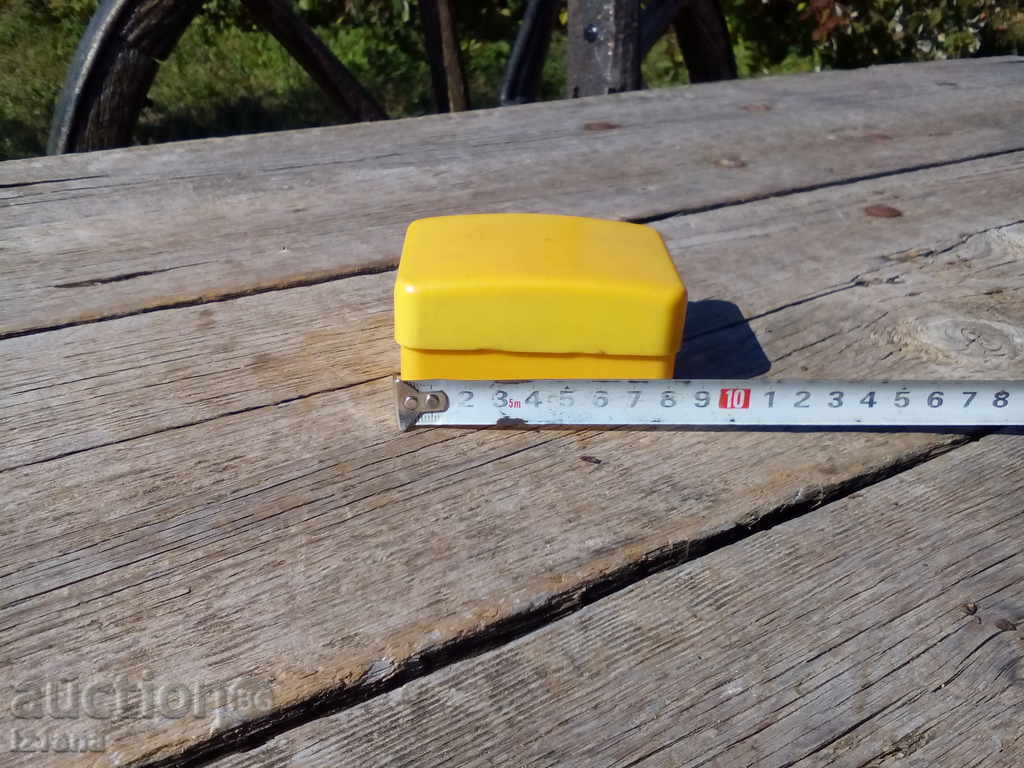 Auction  Old soap dish