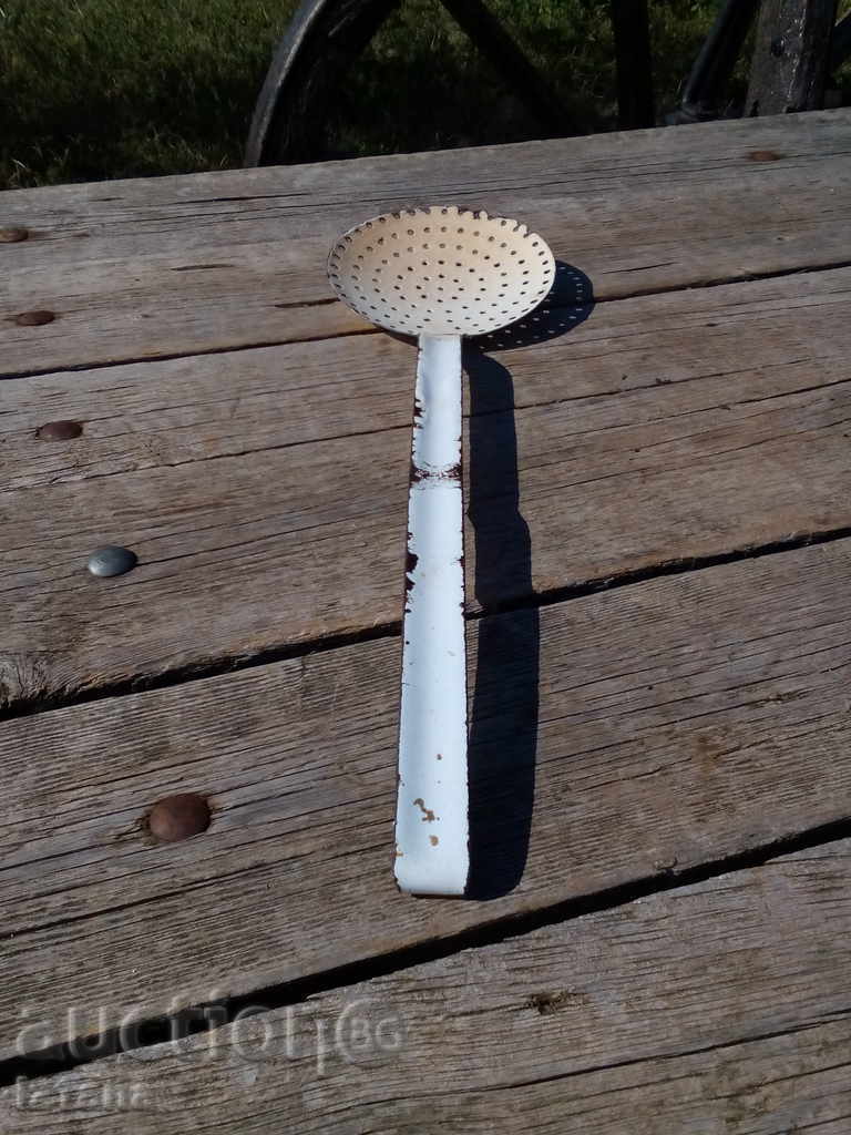 Enamelled slotted spoon with price 6.00 BGN | € 3.07
