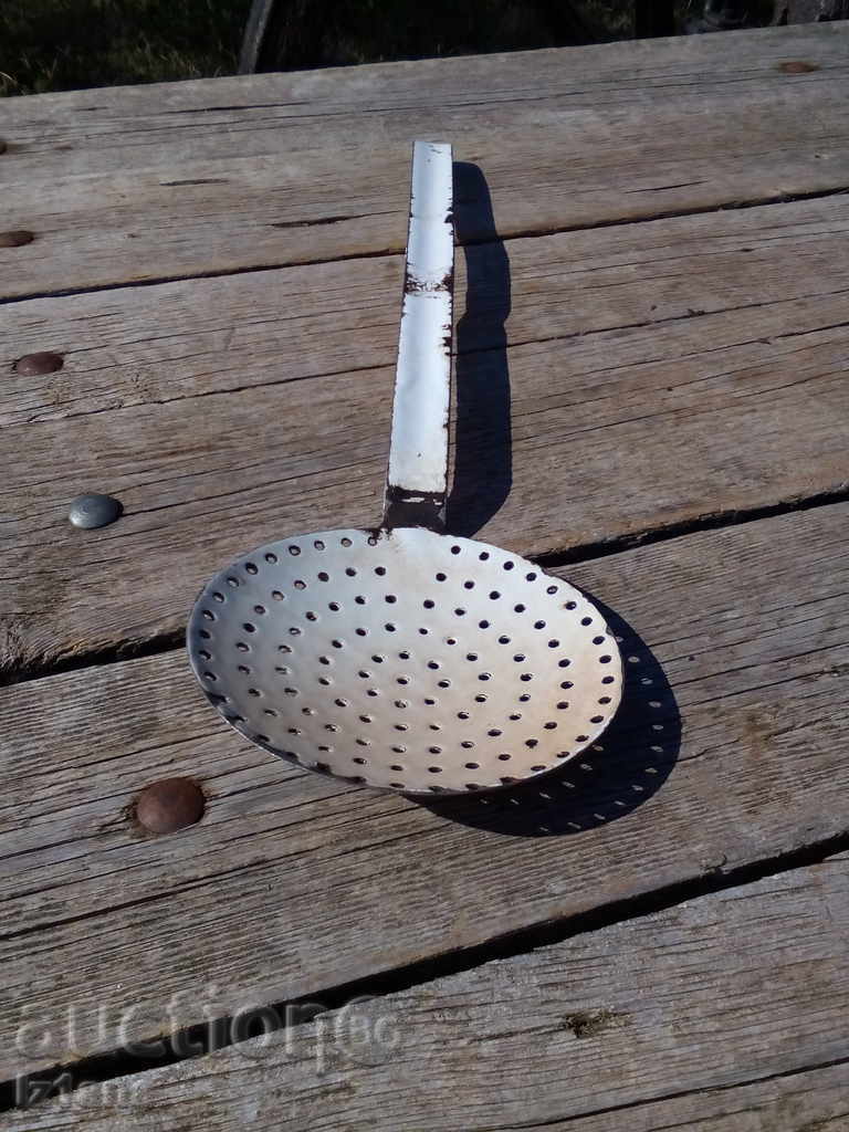 Auction  Enamelled slotted spoon