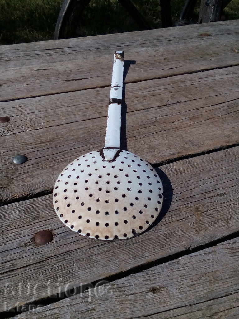 Delivery of Enamelled slotted spoon