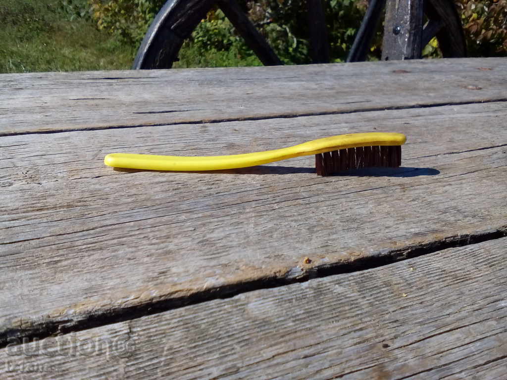 Delivery of Shoe paint brush Delivery of Shoe paint brush