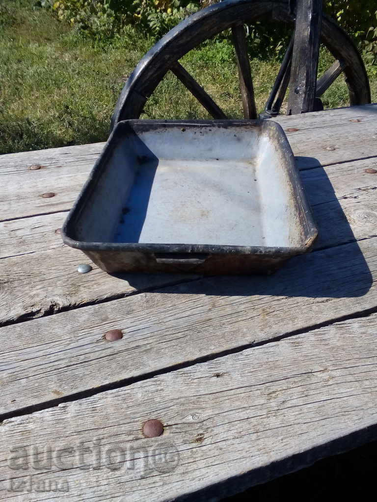 Enamel tray with price 11.00 BGN | € 5.62 Enamel tray with price 11.00 BGN | € 5.62
