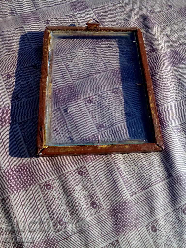 Auction  An old photo frame