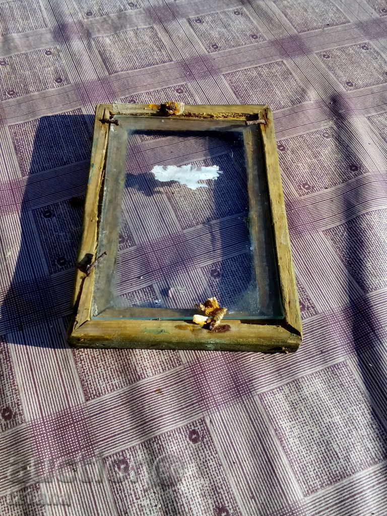 Auction An old photo frame Auction An old photo frame