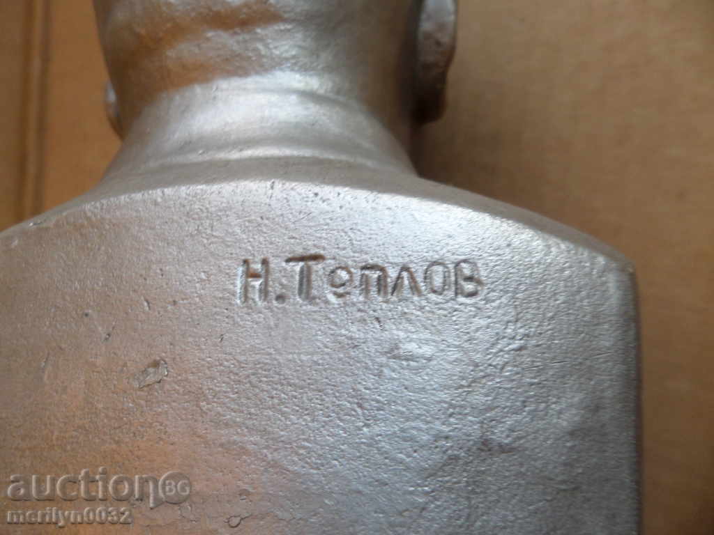 Aluminum bust Lenin figure plastic statuette sculpture with price 249.00 BGN | € 127.31 Aluminum bust Lenin figure plastic statuette sculpture with price 249.00 BGN | € 127.31