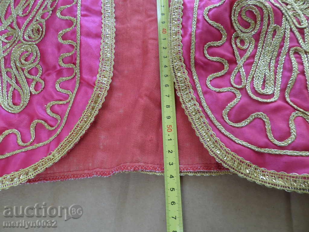 An old tunic, an electric costume, a costume, a shirt, an apron - 5 An old tunic, an electric costume, a costume, a shirt, an apron - 5