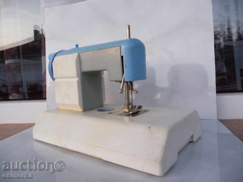 Доставка на Колекционерска шевна машина Кнопка детска Доставка на Колекционерска шевна машина Кнопка детска