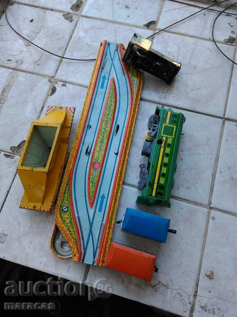 Lot tren metalic cu baza extensibila cu preț € 10.74 | 21.01 BGN Lot tren metalic cu baza extensibila cu preț € 10.74 | 21.01 BGN