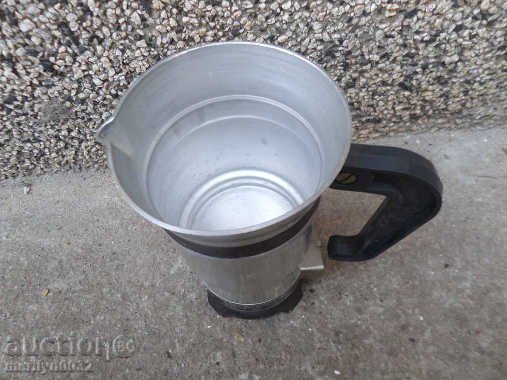 Auction An old electric coffee maker Auction An old electric coffee maker