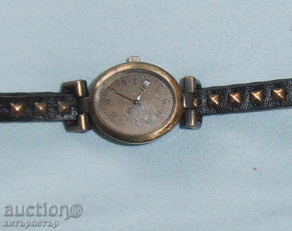 Παράδοση Μεταχειρισμένο γυναικείο ρολόι χειρός Παράδοση Μεταχειρισμένο γυναικείο ρολόι χειρός