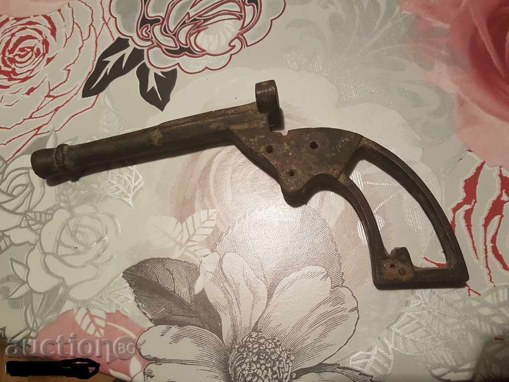 Delivery of bronze saloon pigeon Monte Cristo pistol revolver Delivery of bronze saloon pigeon Monte Cristo pistol revolver