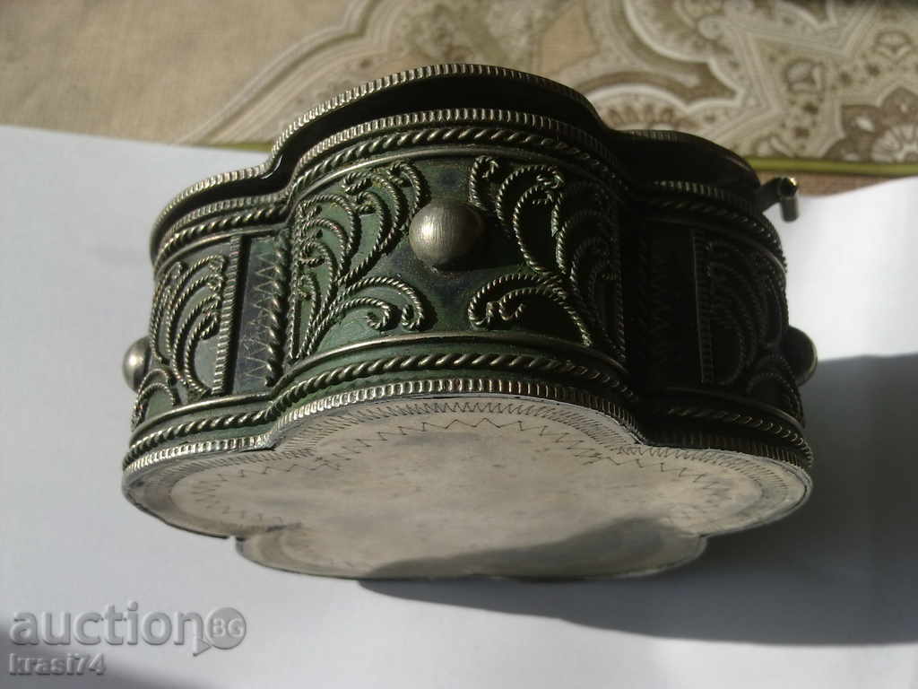 Auction Jewelry box with mother of pearl Auction Jewelry box with mother of pearl