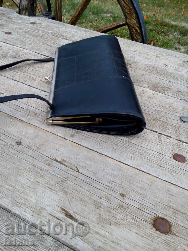 Ladies leather bag with price 5.00 BGN | € 2.56 Ladies leather bag with price 5.00 BGN | € 2.56
