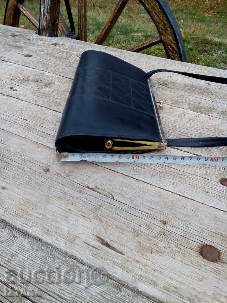 Delivery of Ladies leather bag Delivery of Ladies leather bag