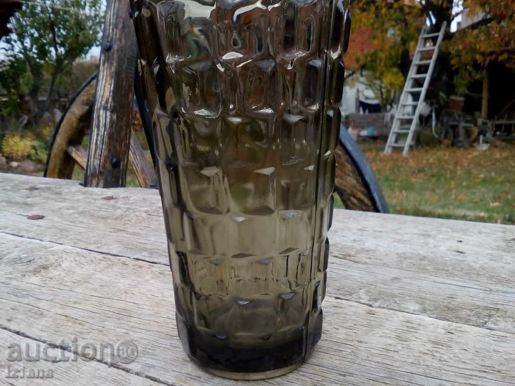Auction Glass vase Auction Glass vase
