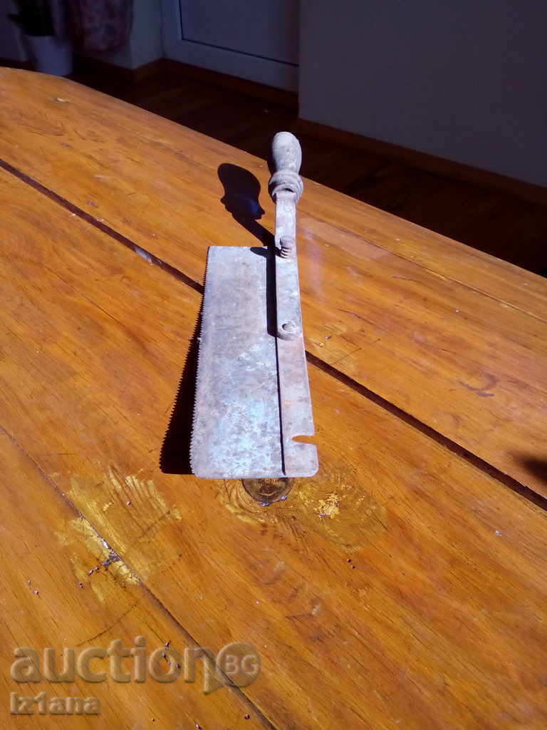 Delivery of An old saw, a saw