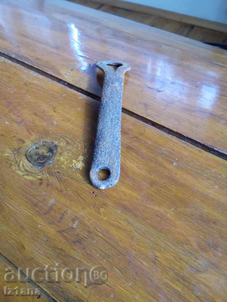 Ancient latch with price 10.00 BGN | € 5.11 Ancient latch with price 10.00 BGN | € 5.11