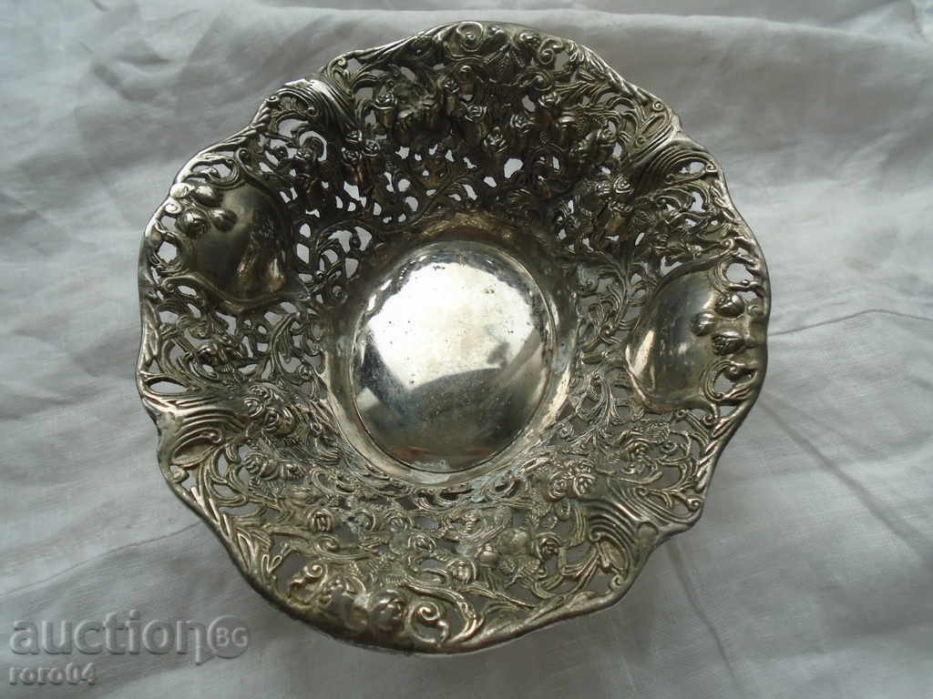 BEAUTIFUL OLD BONBONIER / FRUCKIER with price 18.00 BGN | € 9.20 BEAUTIFUL OLD BONBONIER / FRUCKIER with price 18.00 BGN | € 9.20