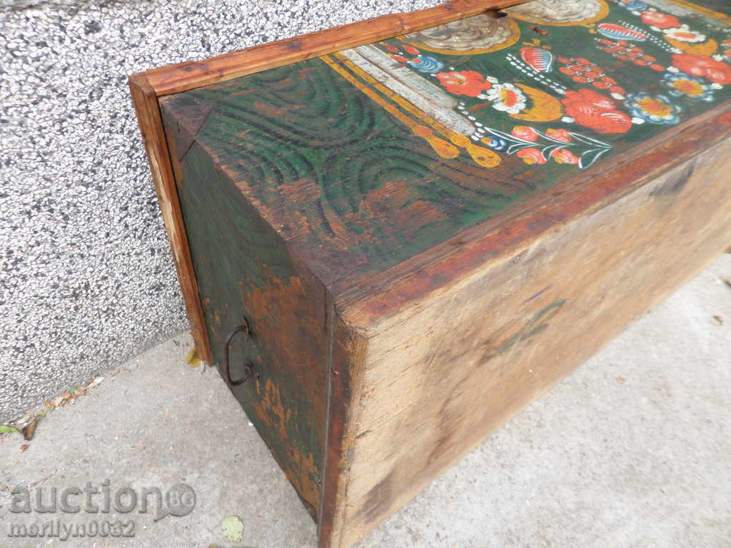 Delivery of Renaissance painted chest, chest, chaise, chest of drawers Delivery of Renaissance painted chest, chest, chaise, chest of drawers
