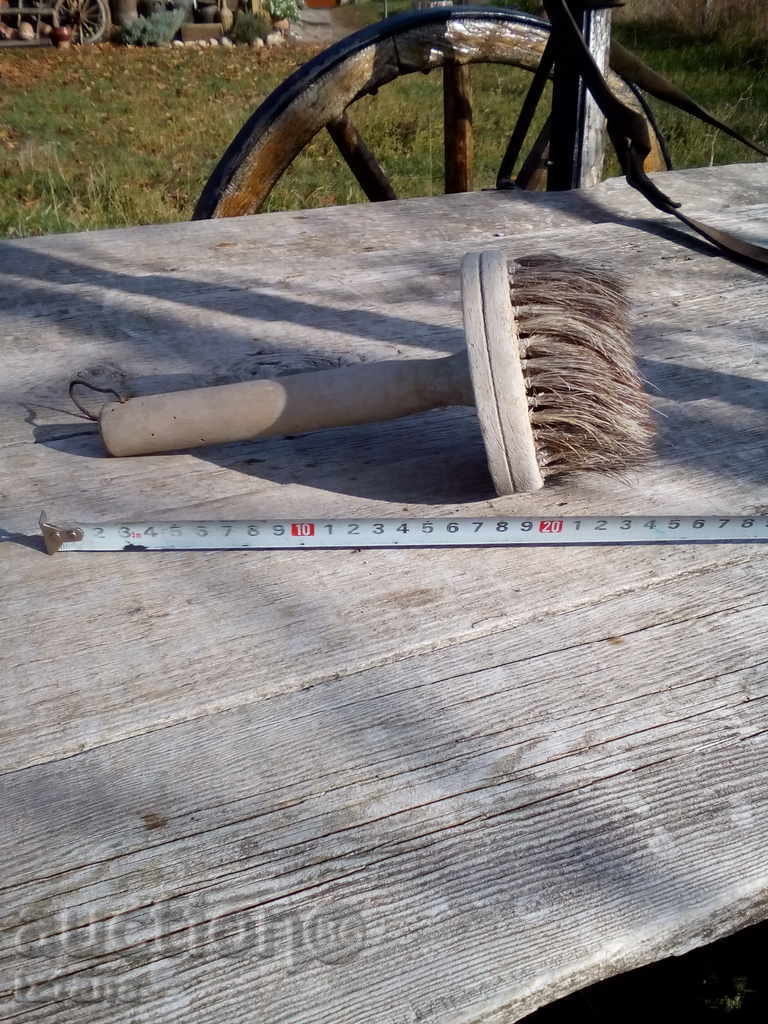 Auction  Brush, baconard