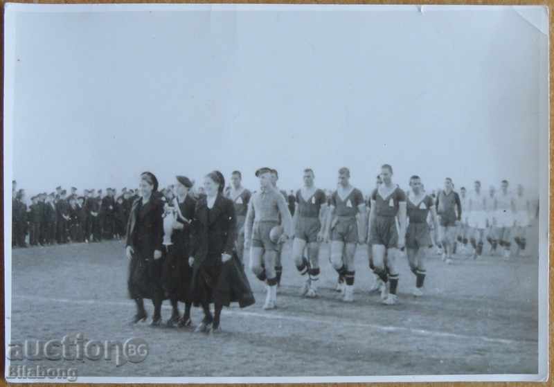 Fotografie veche de fotbal, câteva premii înainte de 1944