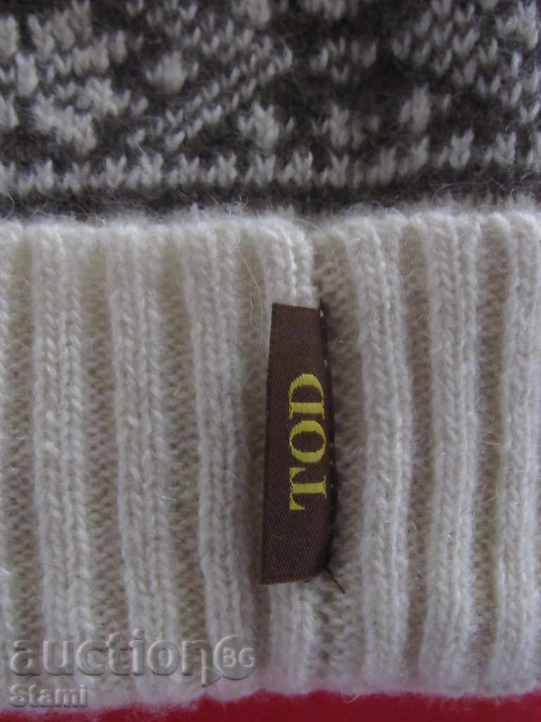 Auction Lovely machine-knit baby hat, Mongolia Auction Lovely machine-knit baby hat, Mongolia