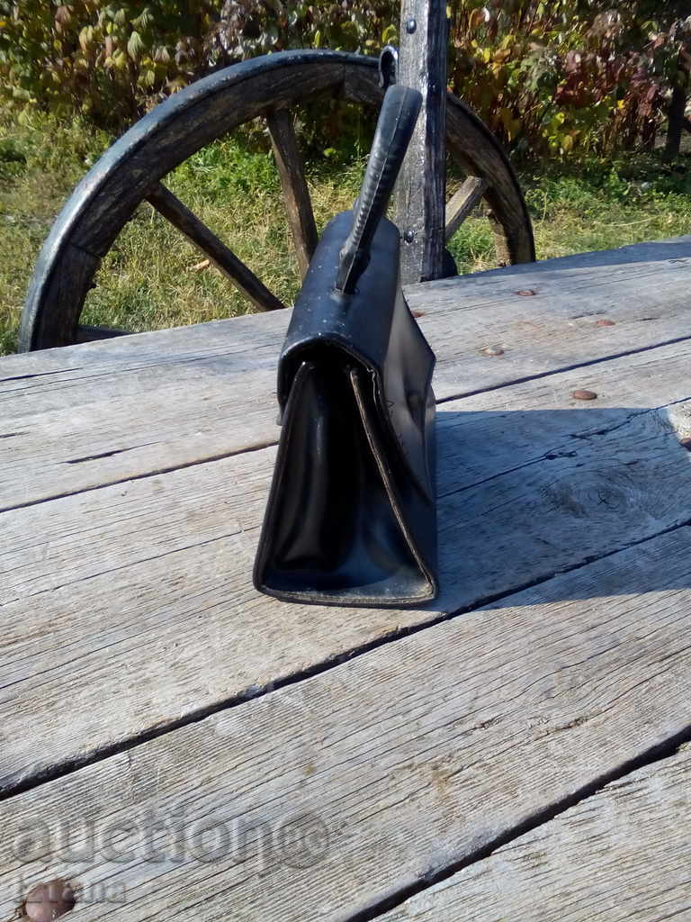 Delivery of An antique leather luggage bag Delivery of An antique leather luggage bag