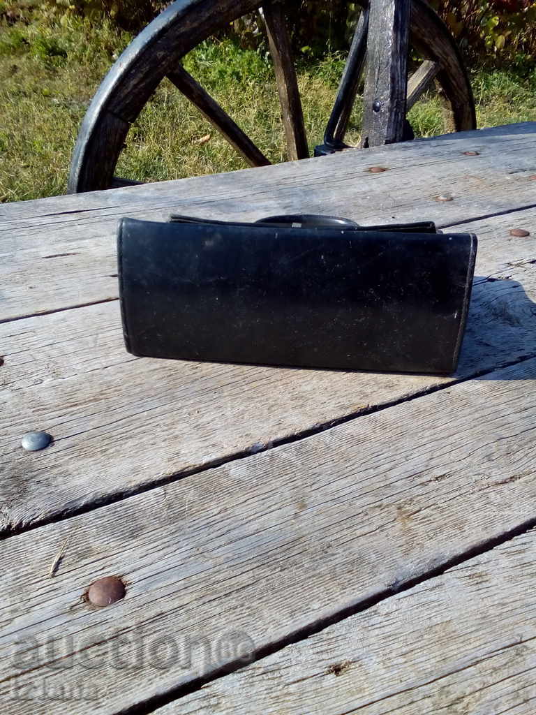 An antique leather luggage bag - 6 An antique leather luggage bag - 6