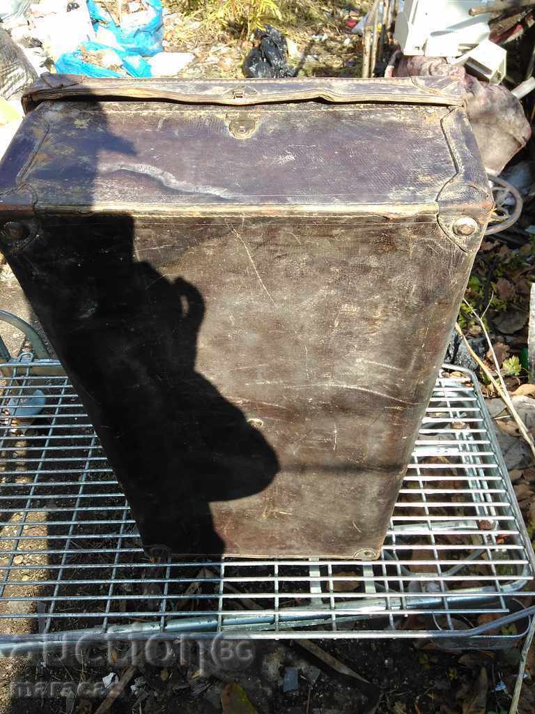 Livrarea Geanta veche din piele originala, piele groasa Livrarea Geanta veche din piele originala, piele groasa