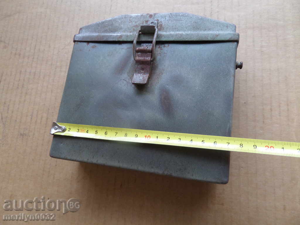 Auction Metal army box for the WW2 battery Auction Metal army box for the WW2 battery
