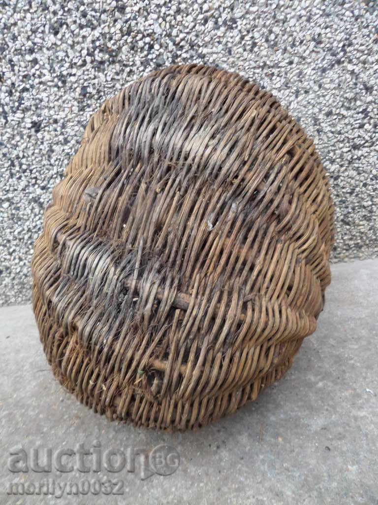 Old wicker basket, wooden basket, panner with price 47.00 BGN | € 24.03 Old wicker basket, wooden basket, panner with price 47.00 BGN | € 24.03