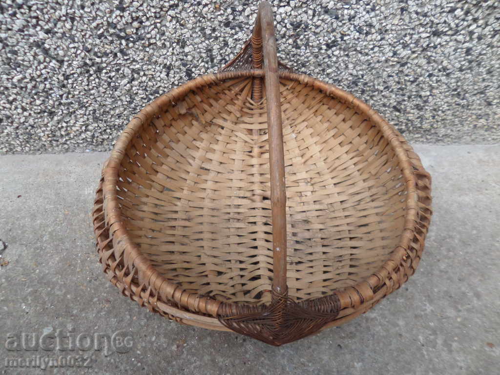 Old wicker basket, wooden basket, panner with price 48.00 BGN | € 24.54 Old wicker basket, wooden basket, panner with price 48.00 BGN | € 24.54