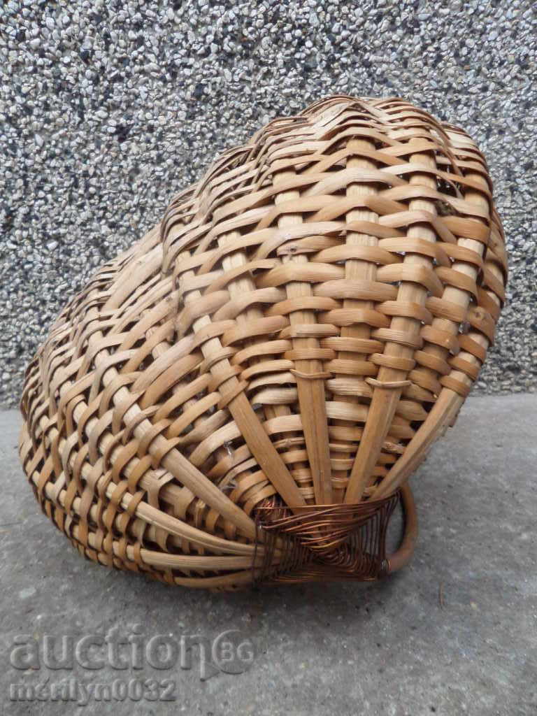 Auction Old wicker basket, wooden basket, panner Auction Old wicker basket, wooden basket, panner