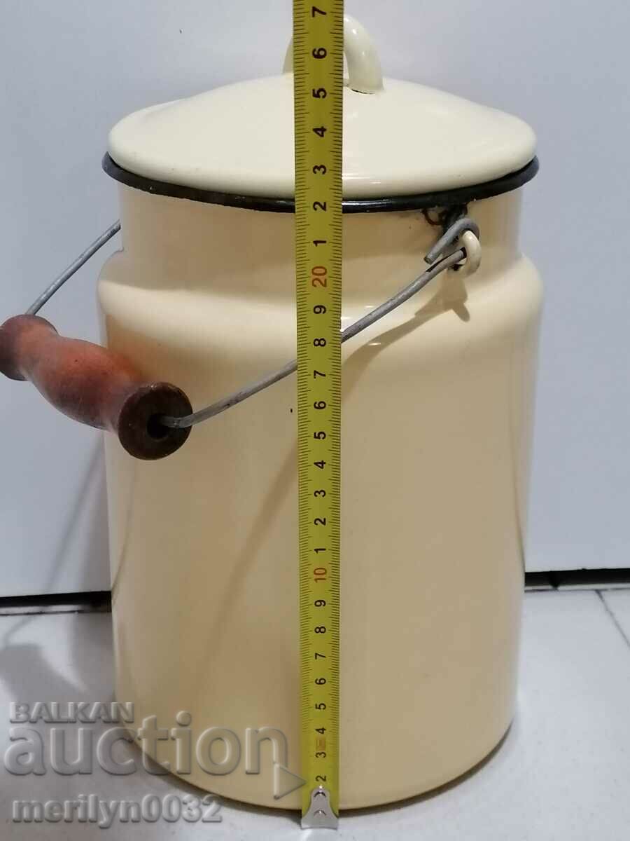 Sauce pot with handle, enameled bowl, enamel, bucket pot with price 44.00 BGN | € 22.50 Sauce pot with handle, enameled bowl, enamel, bucket pot with price 44.00 BGN | € 22.50