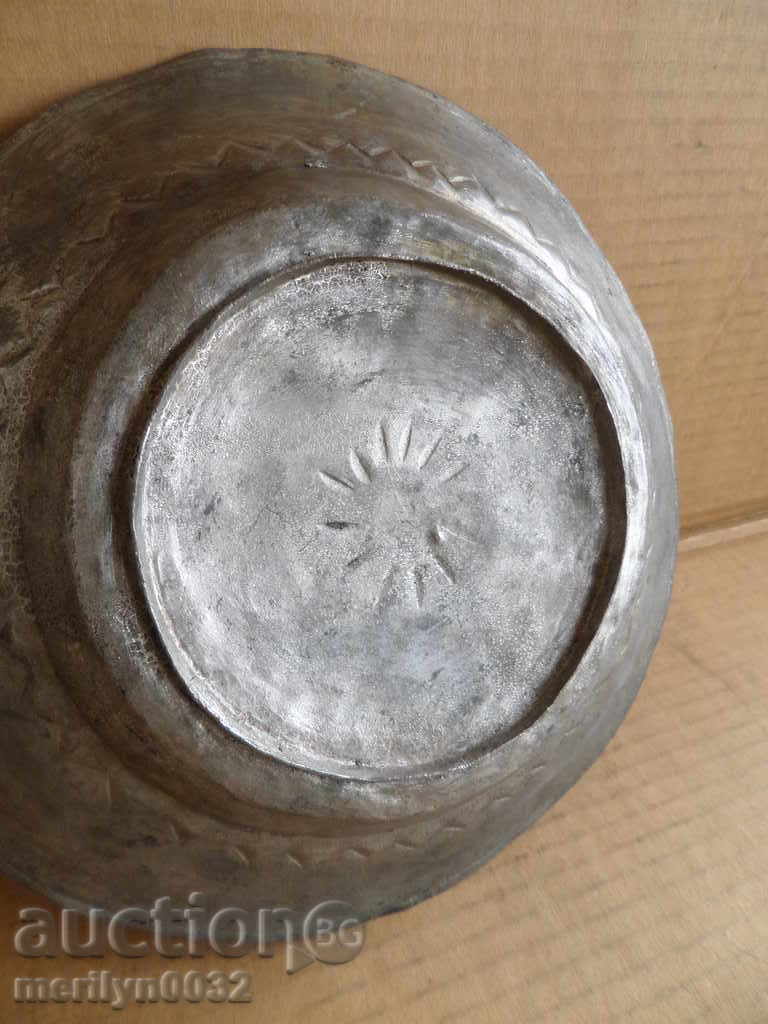 Delivery of Ancient tin tin, saucer, bowl, tass, copper pot, baker Delivery of Ancient tin tin, saucer, bowl, tass, copper pot, baker