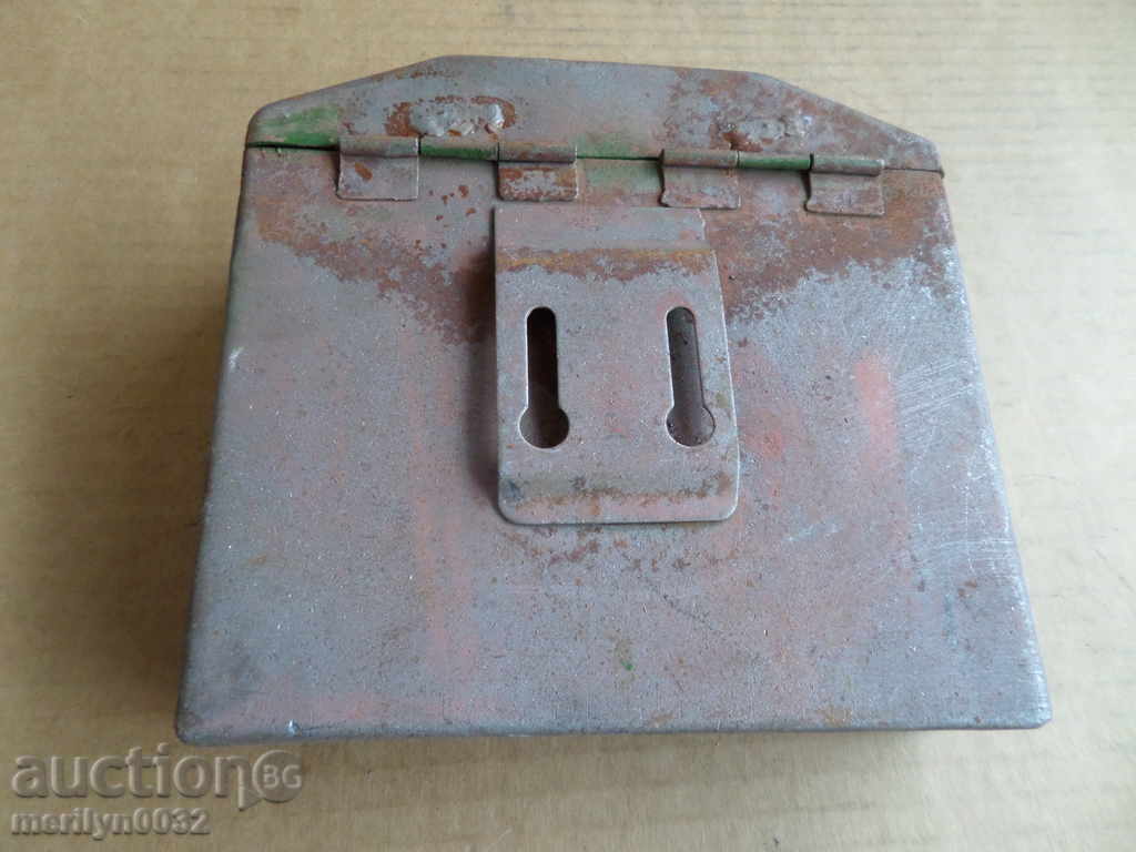 Delivery of Metal army box for the WW2 battery Delivery of Metal army box for the WW2 battery
