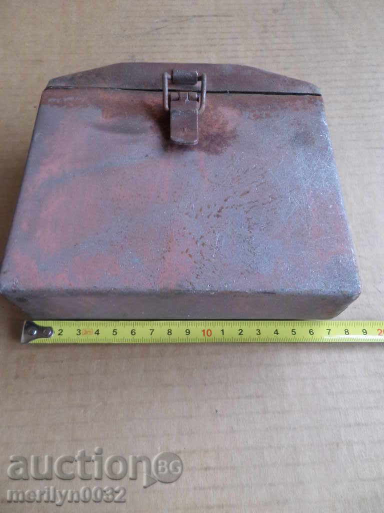 Metal army box for the WW2 battery - 6 Metal army box for the WW2 battery - 6