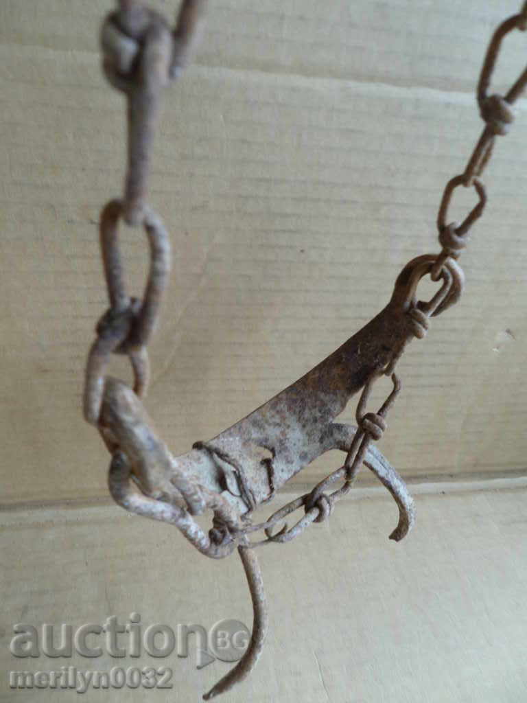 Аукцион Старинно приспособление за теле малаче магаре бодлар Аукцион Старинно приспособление за теле малаче магаре бодлар