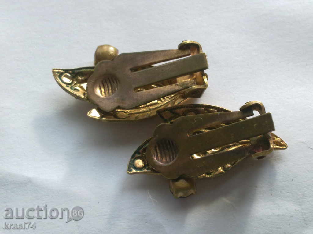 Old gilt earrings with price 10.00 BGN | € 5.11 Old gilt earrings with price 10.00 BGN | € 5.11