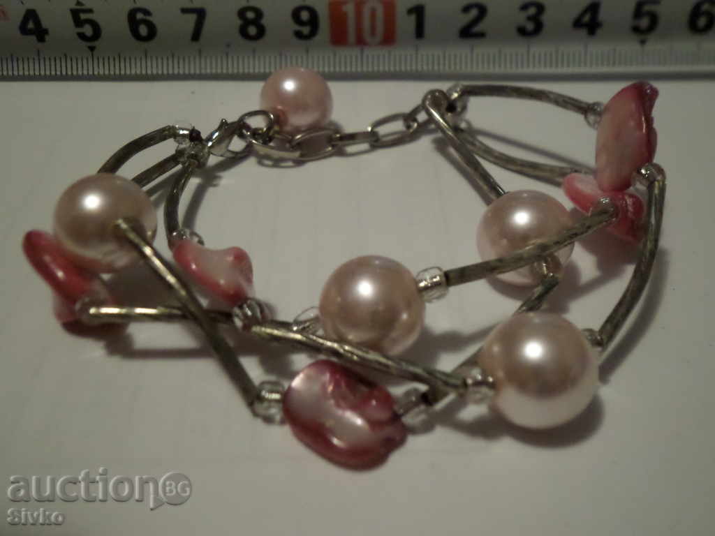 Bratara din sidef eleganta, frumoasa cu preț 0.99 BGN | € 0.51